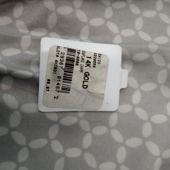 Snowflake charm - Picture 2 of 3